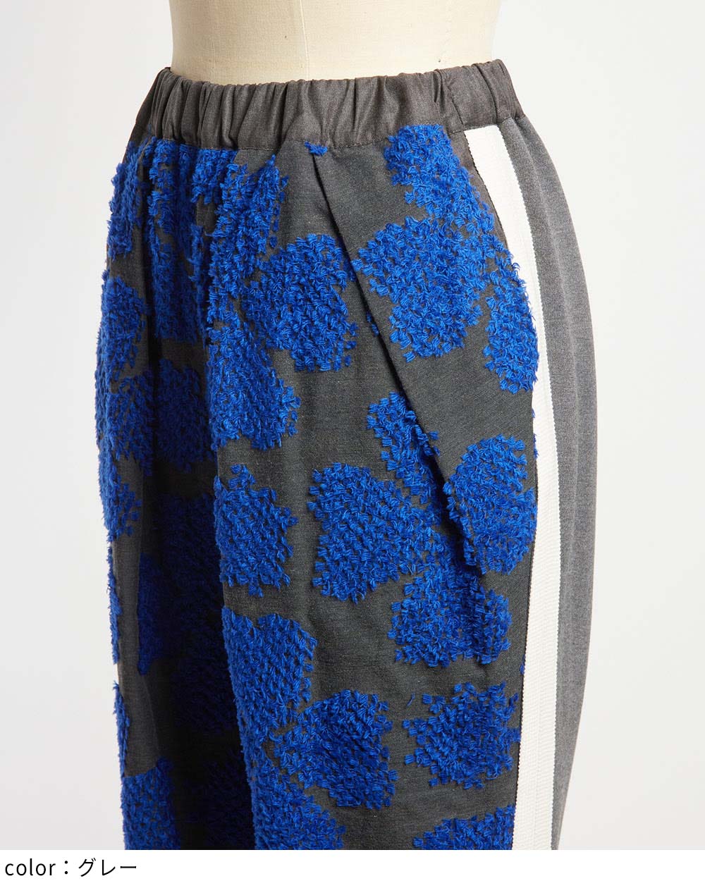 トラックパンツ