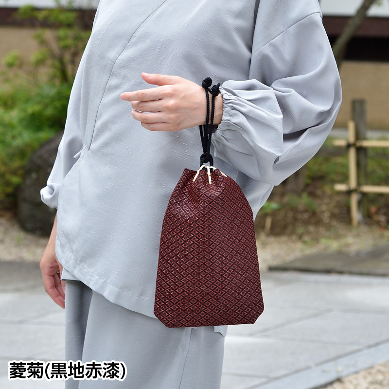 印傳屋 合切袋 赤 トンボ柄 和装用バッグ 合切袋(中)マチ付［黒地×赤漆×とんぼ］：印傳屋公式オンラインショップ