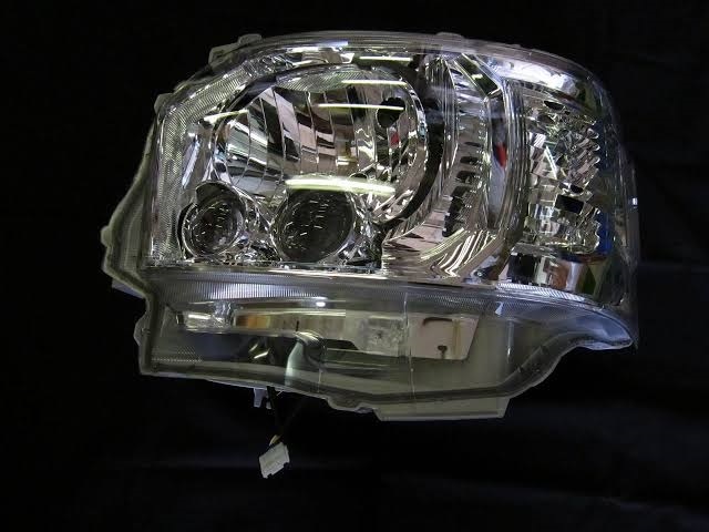 トヨタ・ハイエース　ヘッドランプ 新品 81170-26560 トヨタ ハイエース ヘッドライト トヨタ・ハイエース ヘッドランプ