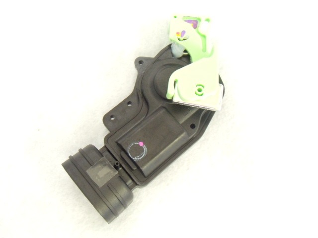 フロントドアロックアクチュエーター 助手席側 ポルテ NNP10系 69140