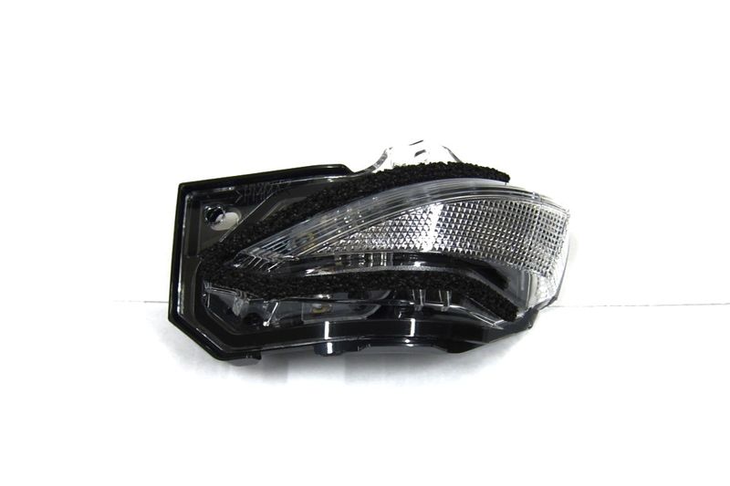 ヤリス MXPH10 ドアミラーウインカーレンズ（助手席側） 81740-52061