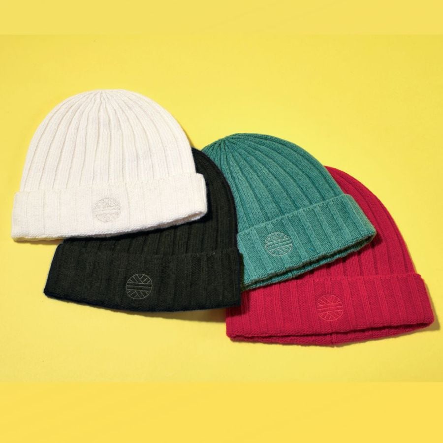 WOOL＆CO ウール100％のニットキャップ【Made in ITALYのきれい色】