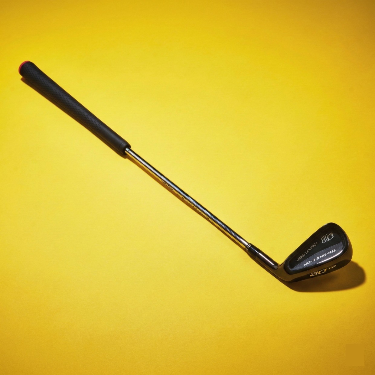 TRI-ONE Dr. D2「24インチ」アイアン【24インチの長さが絶妙!! いつでもどこでも練習できる “短かアイアン”】