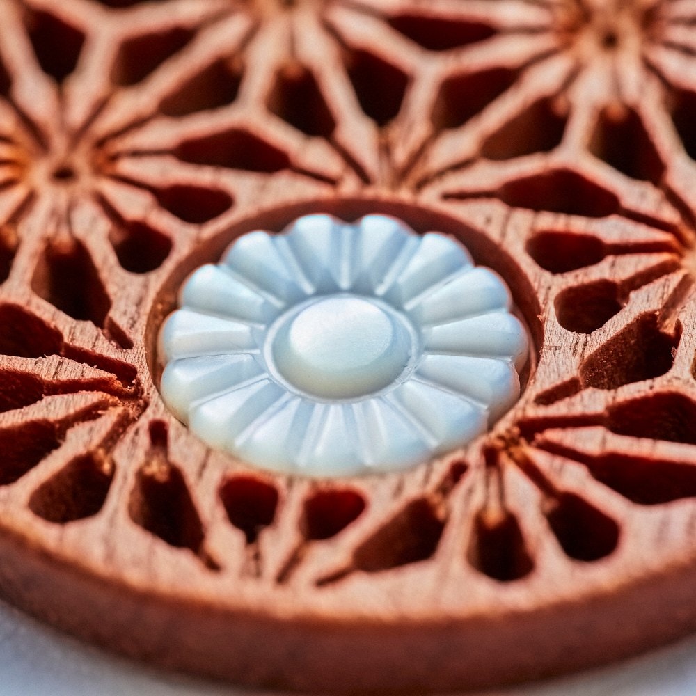 PINCTADA 蝶貝付き透かし彫りマーカー【職人の手仕事が光る透かし彫り