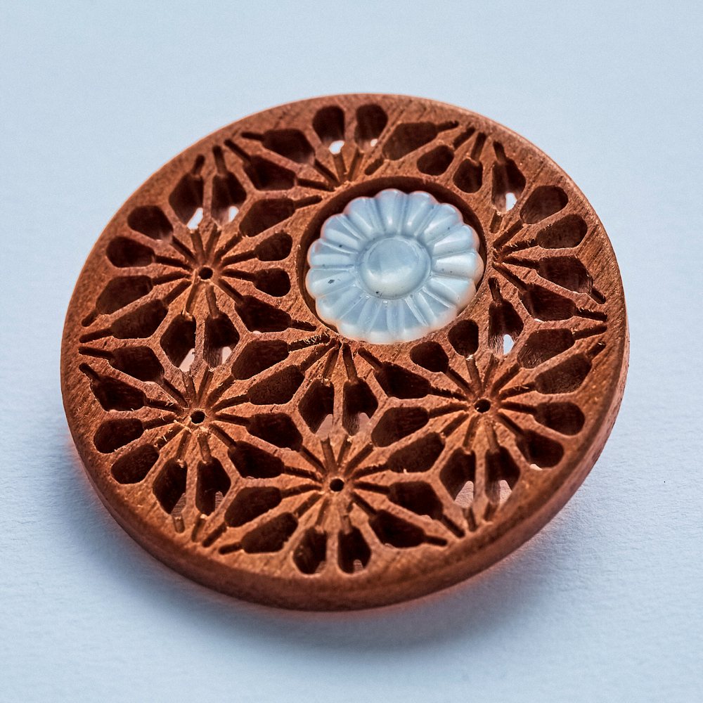 PINCTADA 蝶貝付き透かし彫りマーカー【職人の手仕事が光る透かし彫り