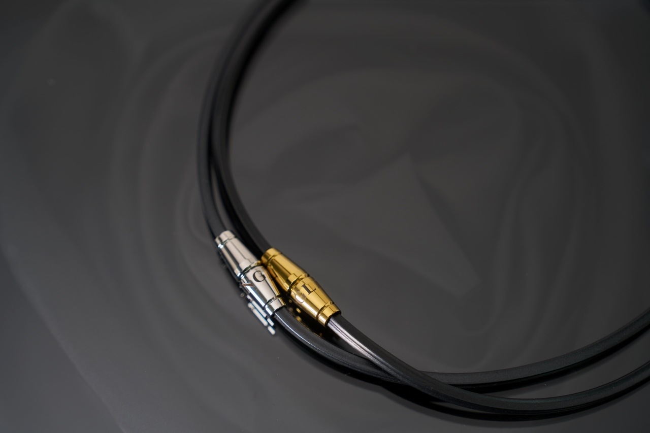 ANGLE（アングル）磁気ネックレス【7倍の磁力で筋肉の深層に届いて効く