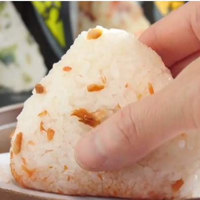 尾西食品　携帯おにぎり 30個セット （鮭・わかめ・五目おこわ・昆布）