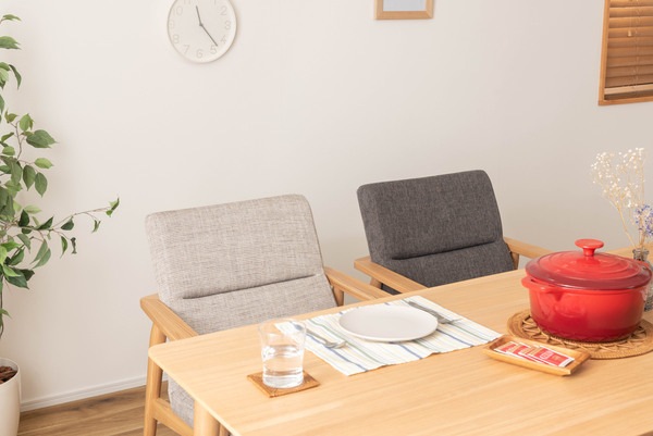 東谷 リズ 肘掛け付きチェア【メーカー直送】