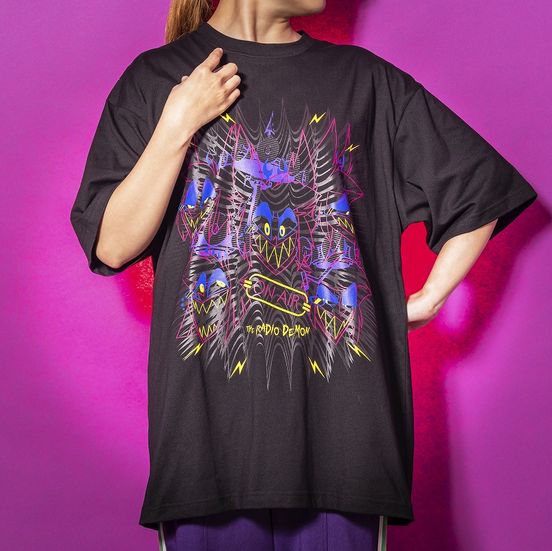 HAZBIN HOTEL Tシャツ (アラスター) | ハズビン・ホテルへようこそ