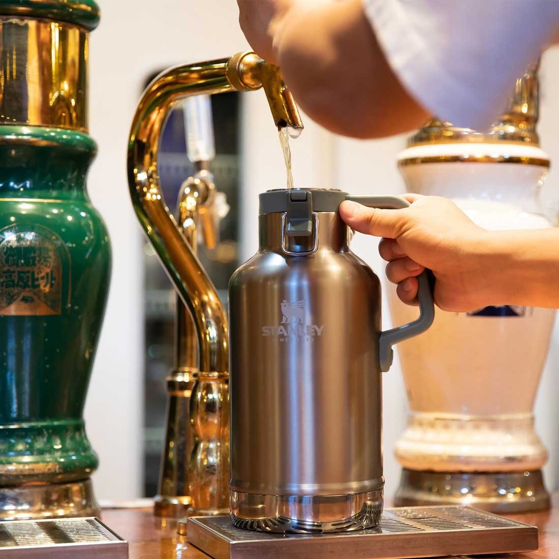 スタンレー クラシック 真空グロウラー 1.9L 保温 保冷 国内正規品