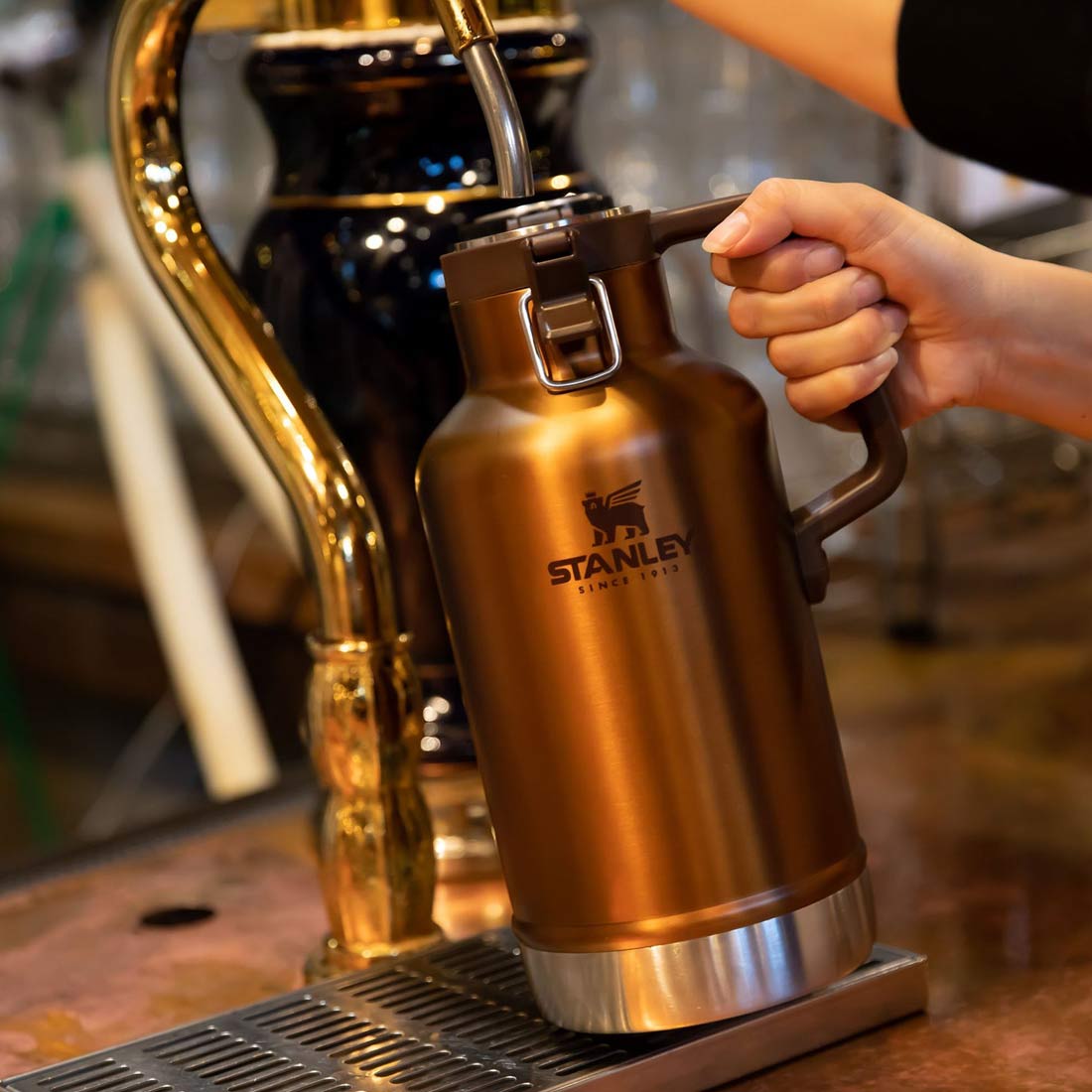 スタンレー クラシック 真空グロウラー 1.9L 保温 保冷 国内正規品