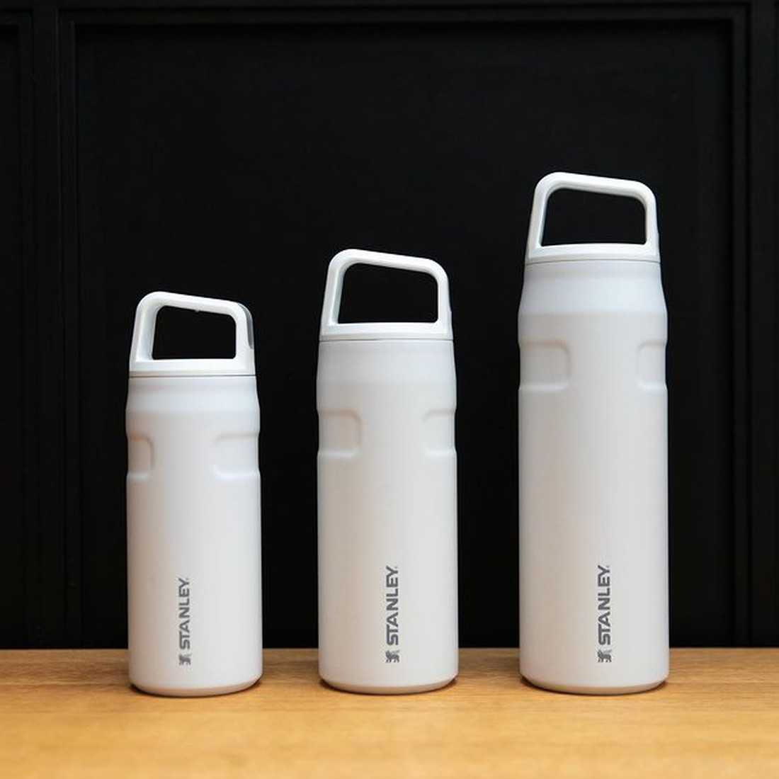 日本未発売 スタンレー エアロライト最新作 ストロータイプ 24oz スタンレー エアロライト AEROLIGHTボトル 24oz / 0.7 L 保冷 ボトル