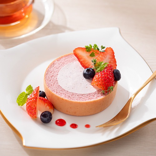 【新商品】ふんわりロールケーキ豆乳クリーム仕立て ストロベリー 64g（1個） テーブルマーク BEYOND FREE ビヨンドフリー 小麦・動物性原材料不使用
