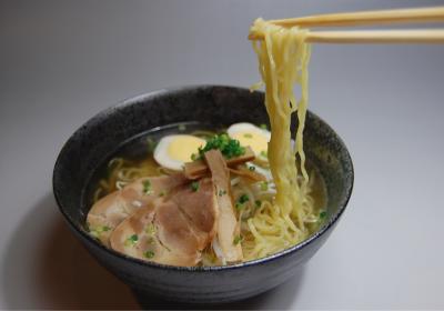 【送料無料】【同一タイプ24個セット】グルテンフリーヌードル 米粉ラーメン ウェーブ 1食 128gx24個（ケース販売） ノンアレルギー、ダイエット麺、小林生麺