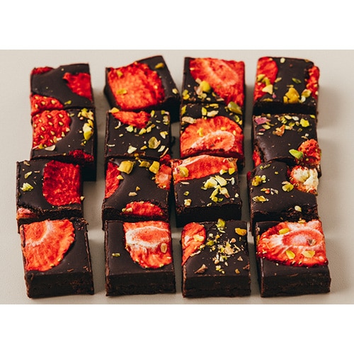 残りわずか！【新商品・期間限定】ヴィーガン生チョコレート ストロベリーとピスタチオの生チョコレート 16粒 CocoChouChou