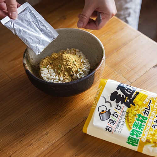 【秋冬限定】 創健社 お湯かけ麺植物素材カレーうどん 81g