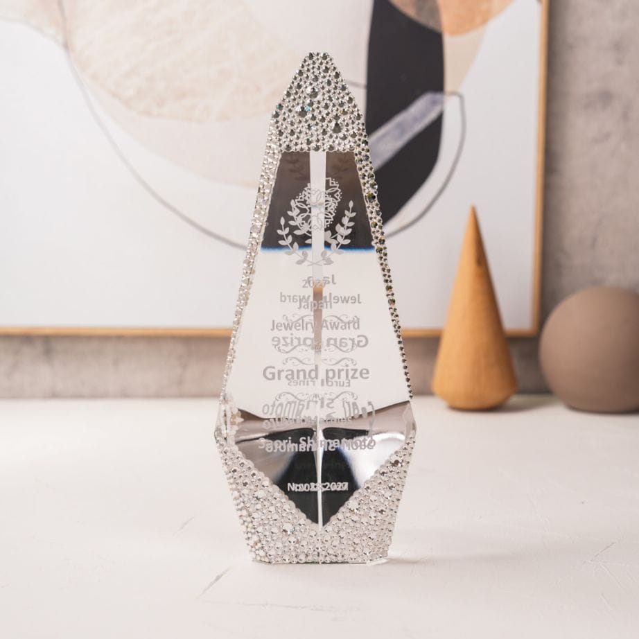 ラグジュアリートロフィー（LUX-2）
