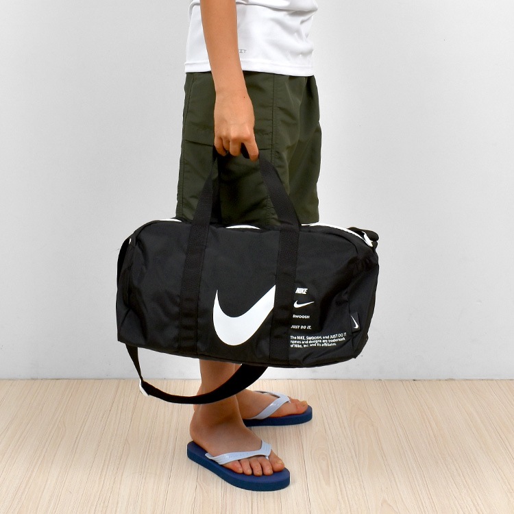 プールバッグ NIKE ナイキ ボストン型 1994022 009 ブラック 黒 14L キッズ 男の子 女の子 プールバック 子供 ショルダーバッグ ボストンバック 手提げ 撥水 小学生 中学生 高