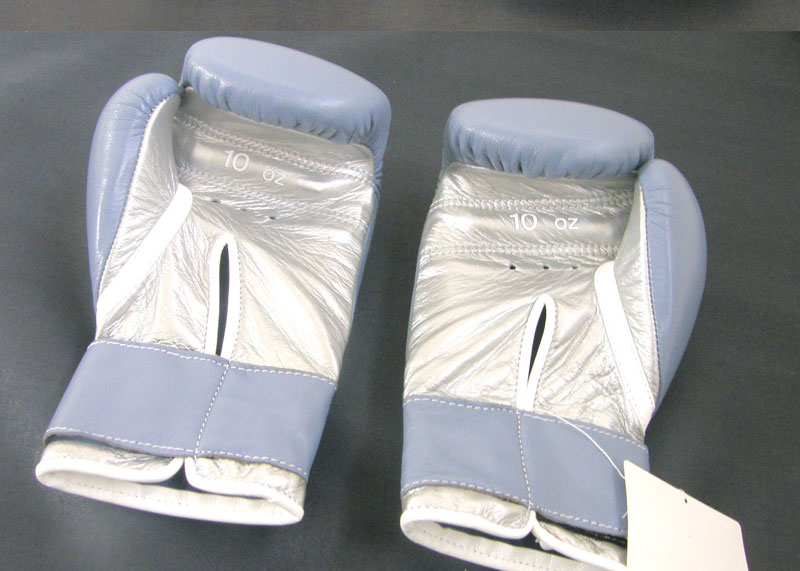 WINNING PROFESSIONAL TYPE BOXING GLOVES GRAY SILVER