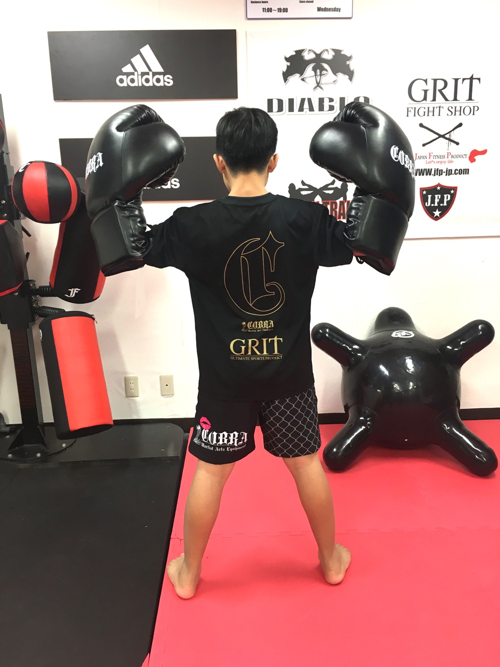 32OZ COBRA MEGA BOXING GLOVE BLACK (SOFT CUSHION TYPE)