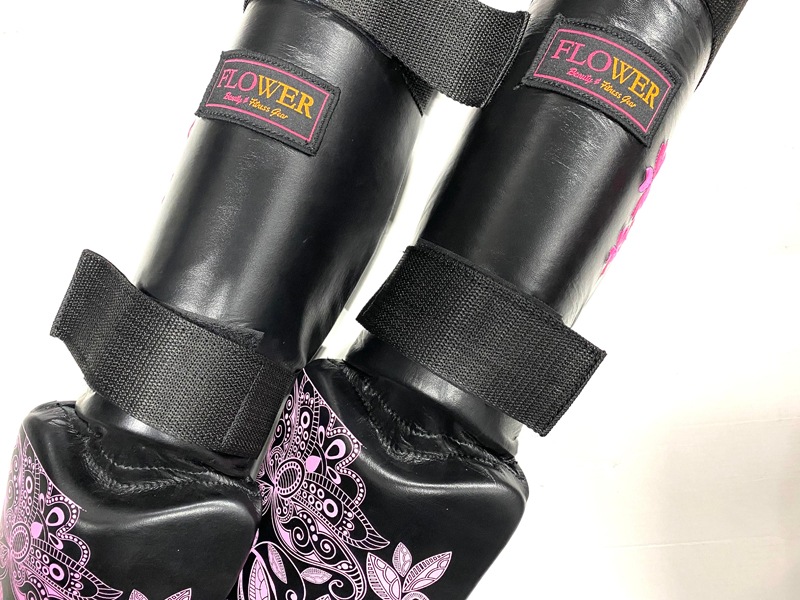 FLOWER SHIN GUARD WHITE 2205 SAKURA EMBROIDERY��LEATHER��