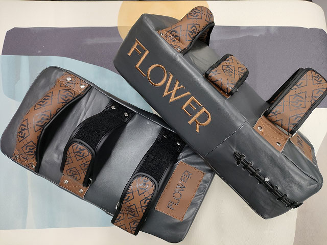 FLOWER��GRIT 2205 KICK MITTS MONOGRAM/BK/BROWN  1��