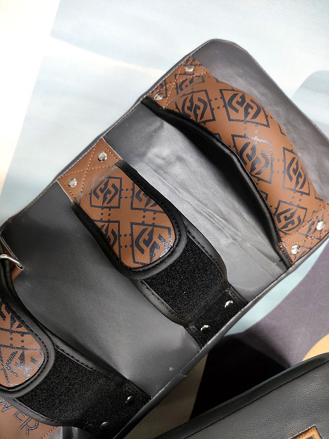 FLOWER��GRIT 2205 KICK MITTS MONOGRAM/BK/BROWN  1��