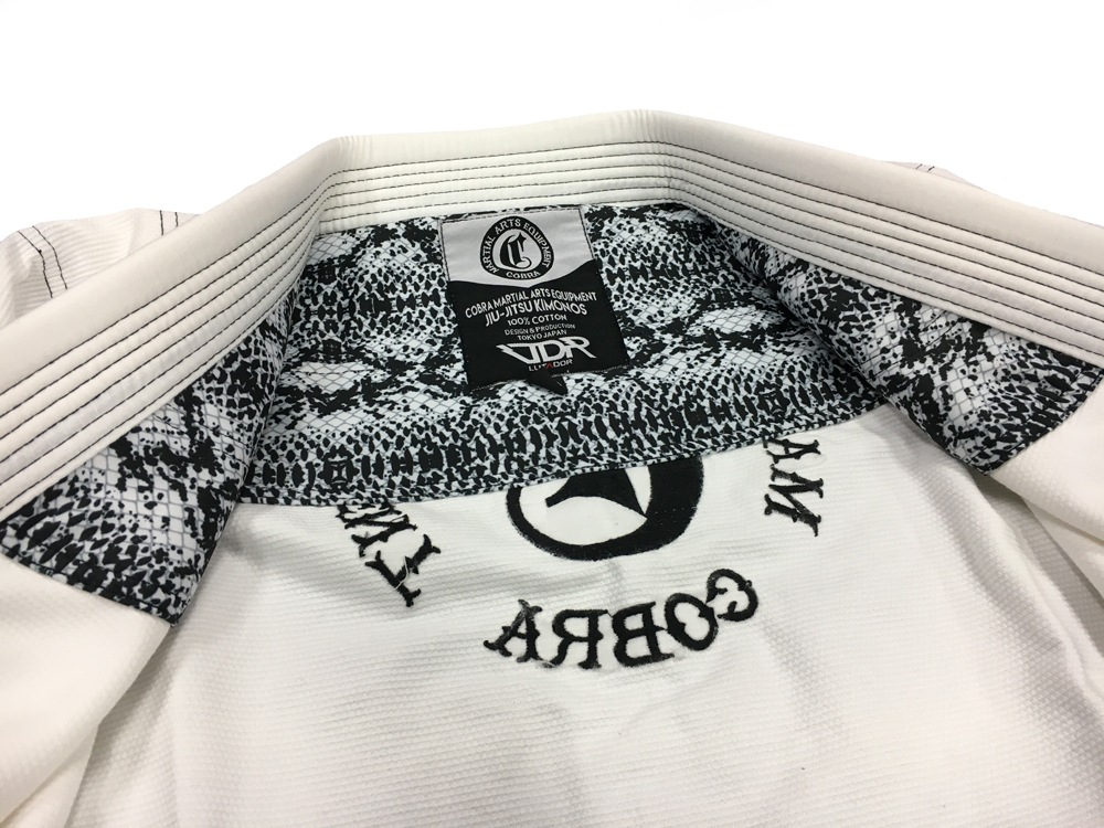 COBRA �� LUTADOR JIU-JITSU GI  2005 WHITE