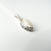 夜光貝　マーキス型アラベスクネックレス