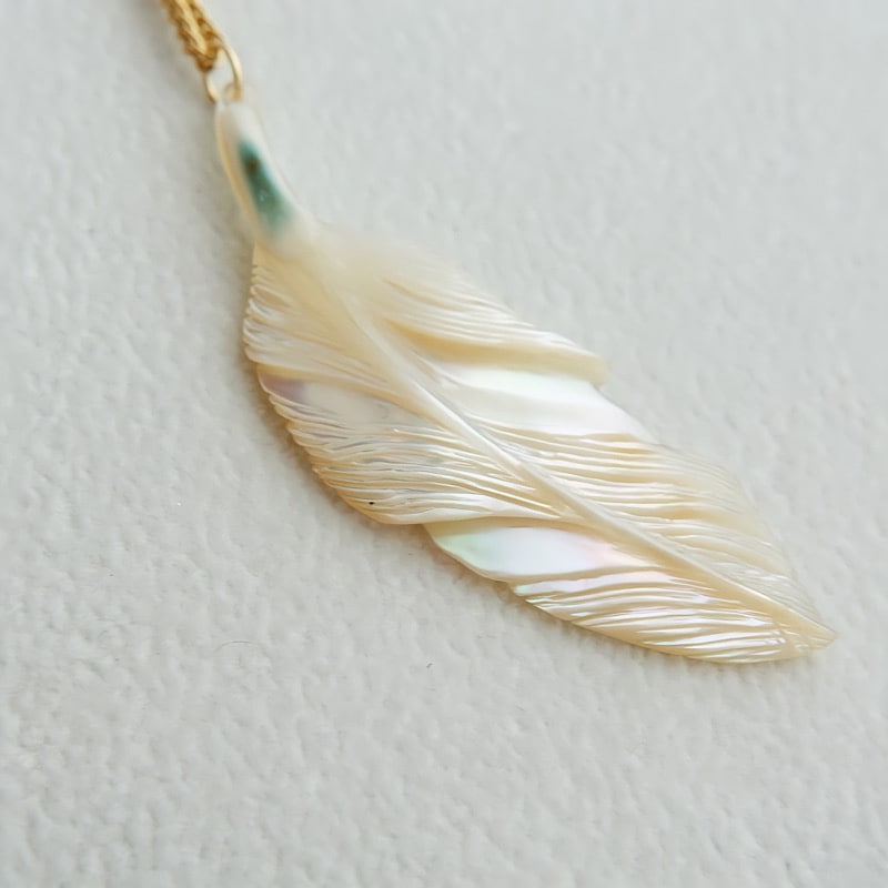 一点作品　夜光貝フェザーネックレス