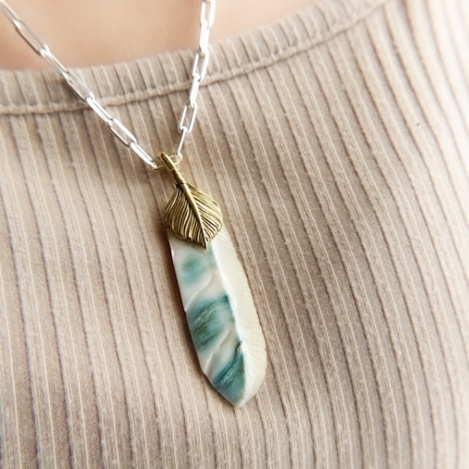 一点作品　夜光貝のグリーンハートフェザーネックレス　大　【Amazing Heart】