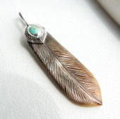 受注制作　黒蝶貝のフェザーネックレス　【the blackbrown hawk】