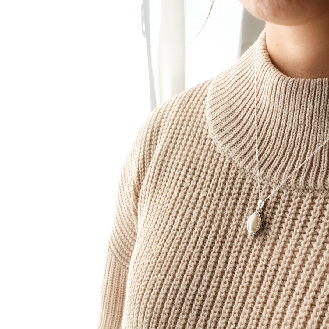 夜光貝　マーキス型アラベスクネックレス