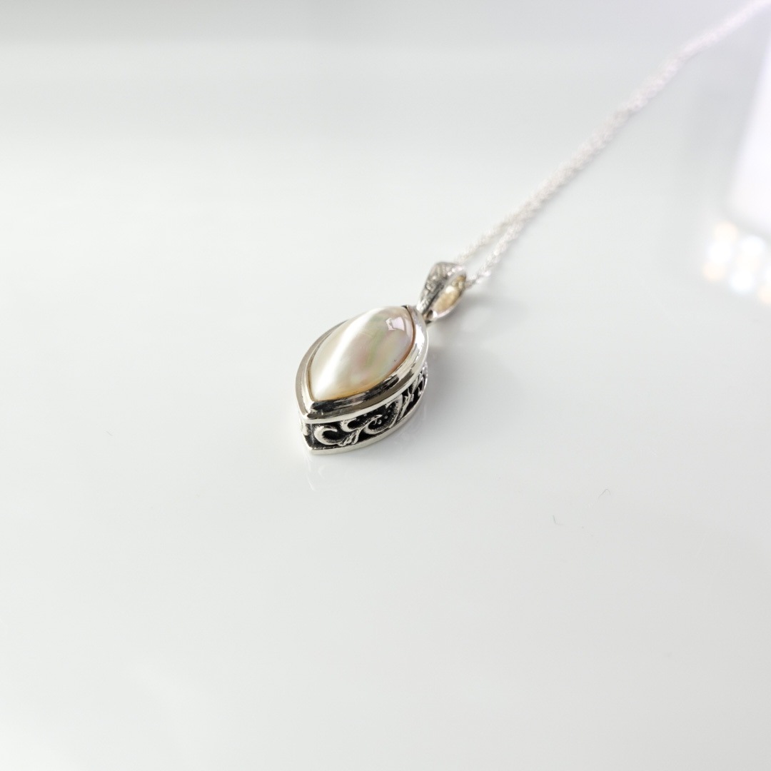 夜光貝　マーキス型アラベスクネックレス