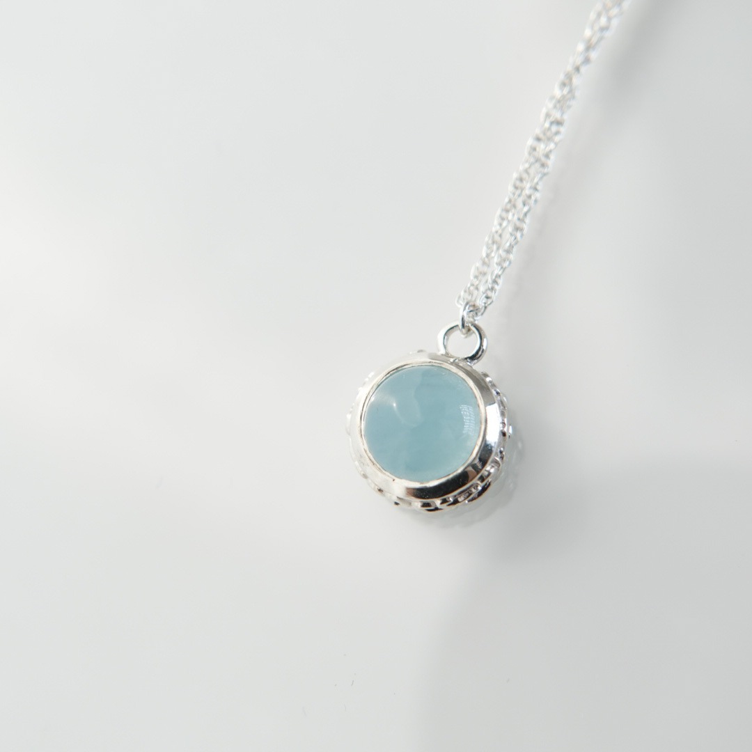 アクアマリン　アラベスクシルバーネックレス