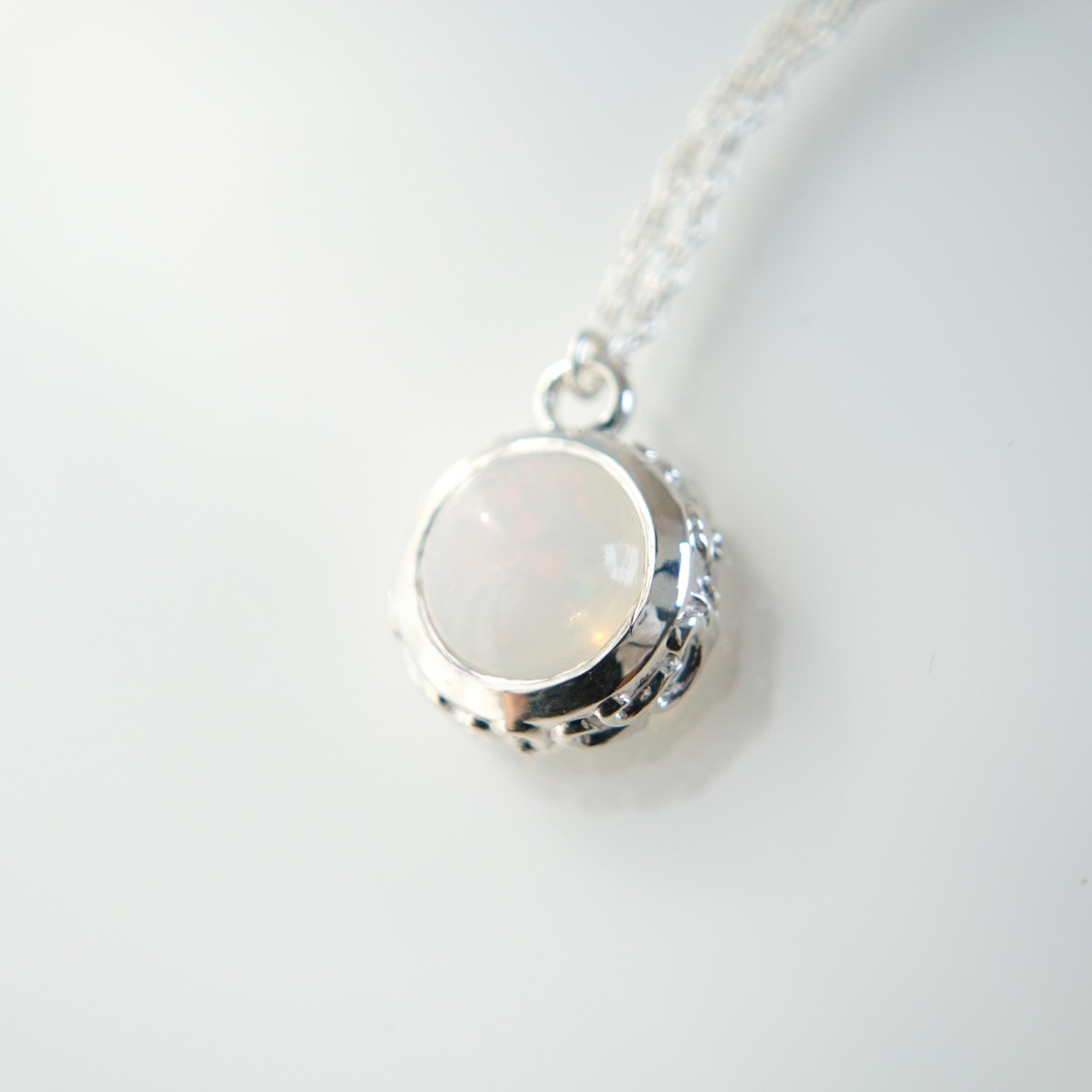 オパール　アラベスクシルバーネックレス