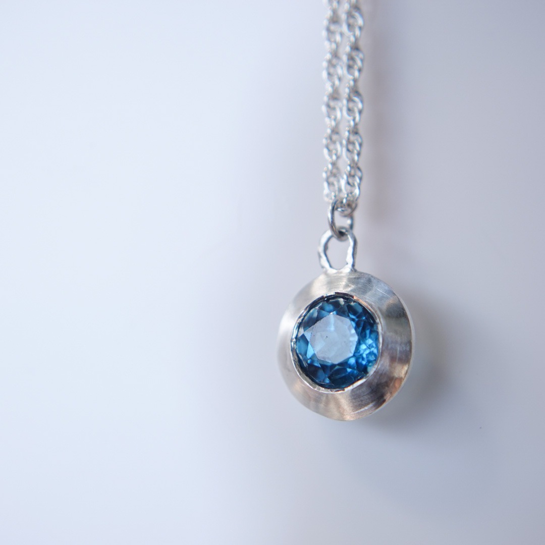 ロンドンブルートパーズ　シルバーネックレス