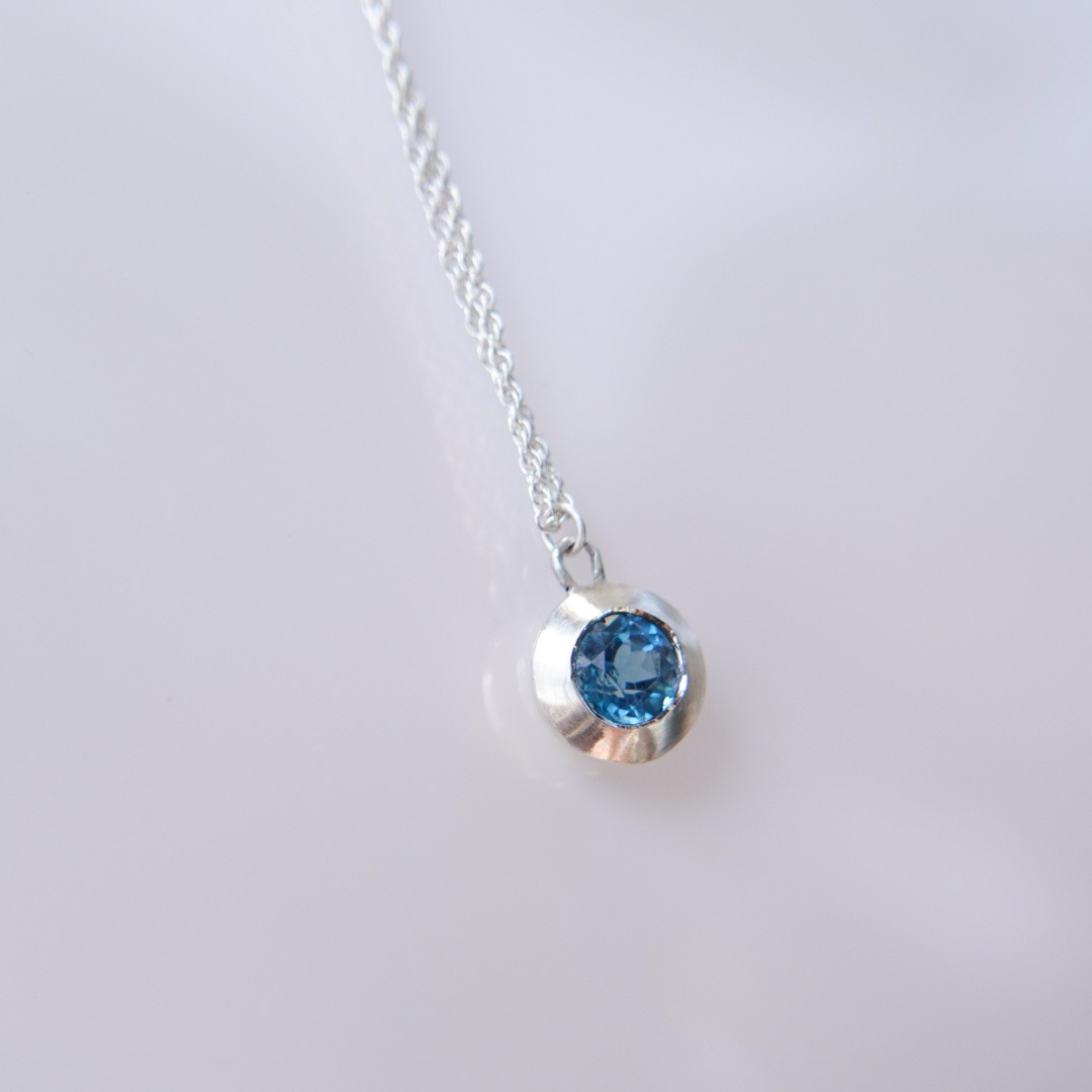 ロンドンブルートパーズ　シルバーネックレス