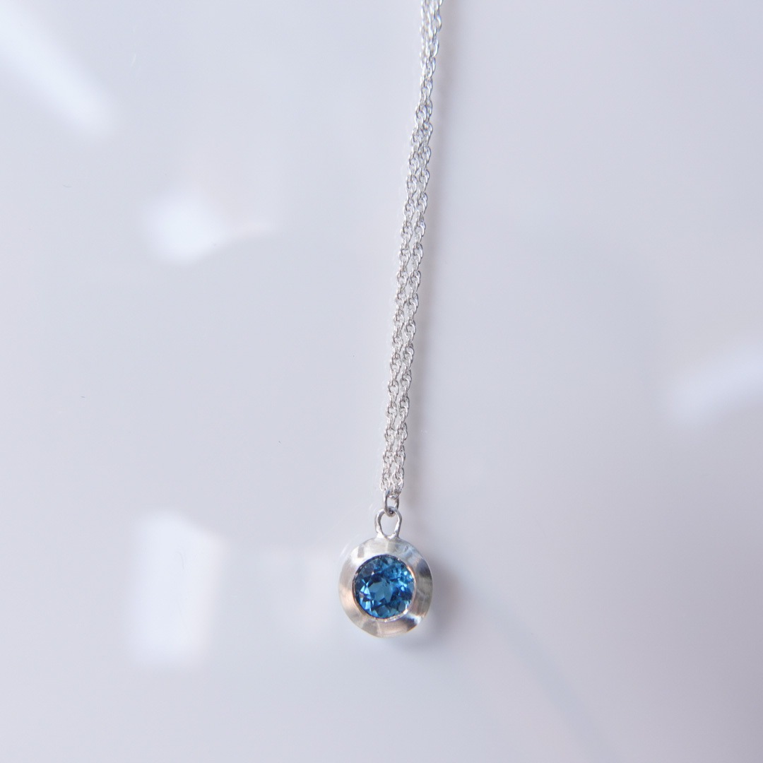 ロンドンブルートパーズ　シルバーネックレス