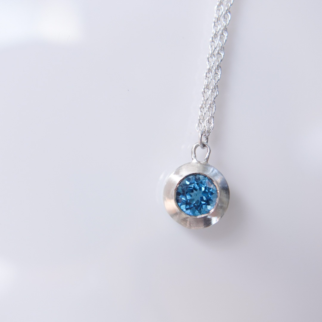 ロンドンブルートパーズ　シルバーネックレス