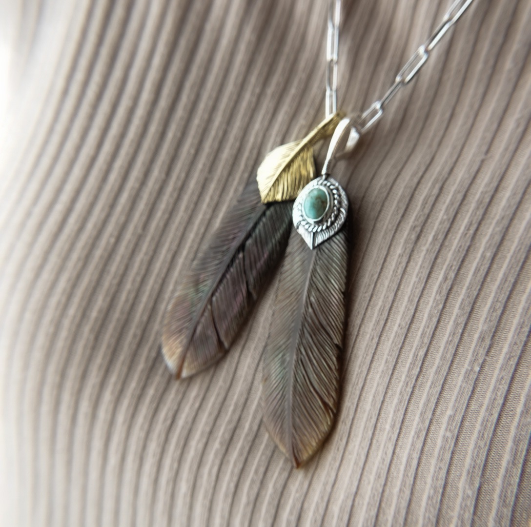 受注制作　黒蝶貝のフェザーネックレス　【the blackbrown hawk】
