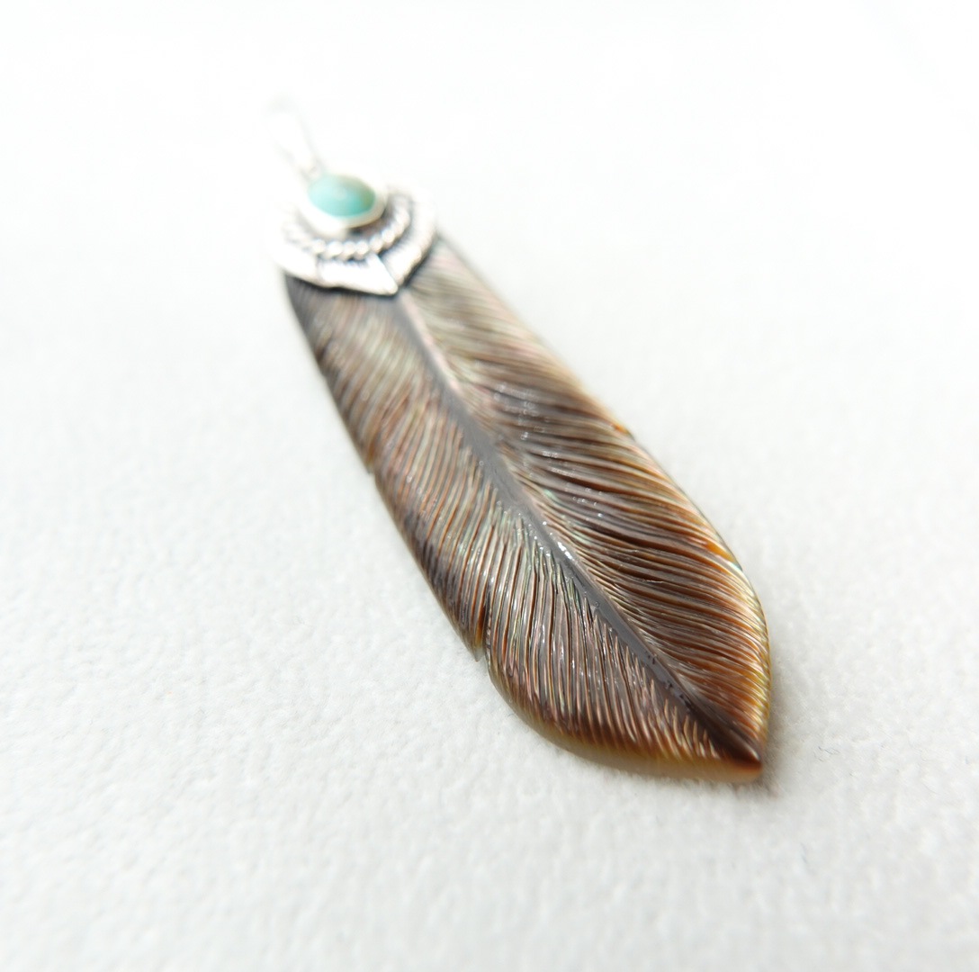 受注制作　黒蝶貝のフェザーネックレス　【the blackbrown hawk】