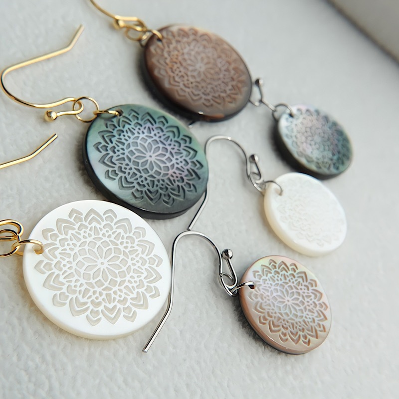 シェル　曼荼羅の花ピアス