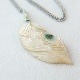 一点作品　夜光貝グリーンフェザーネックレス