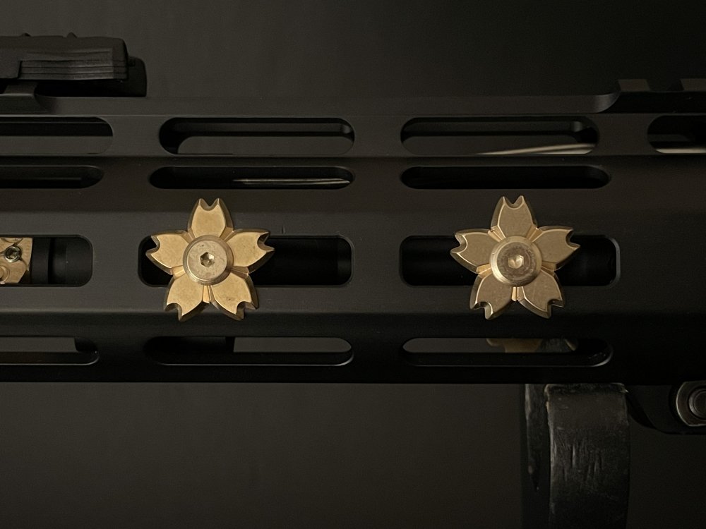 真鍮戦飾 櫻紋 KeyMod/MLOK ネジ式 2個入 | 外装パーツ,フロント