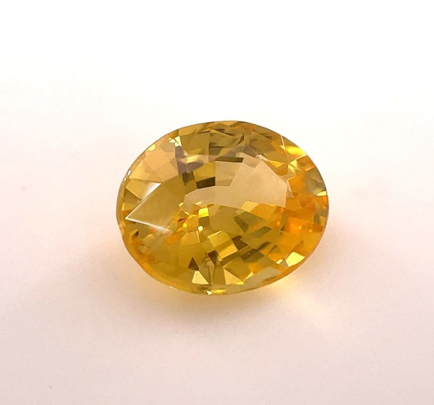 イエローサファイア (オーバルカット) 2.060ct(ソーティング付き)