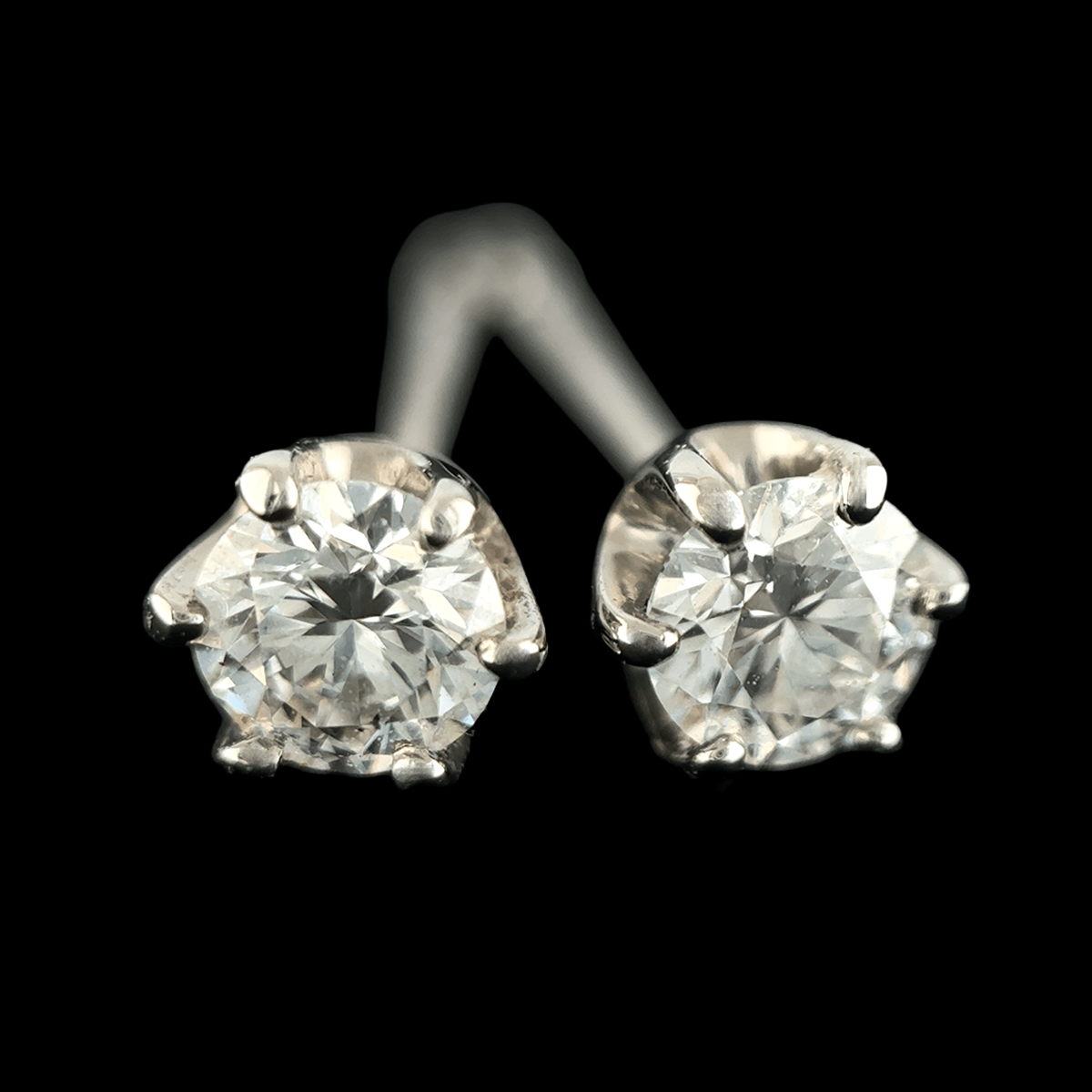 323. PT プラチナ ダイヤモンド ピアス 一粒 0.126ct/0.121ct (計0.24ct) ピアス （中央宝石研究所 鑑定書付）