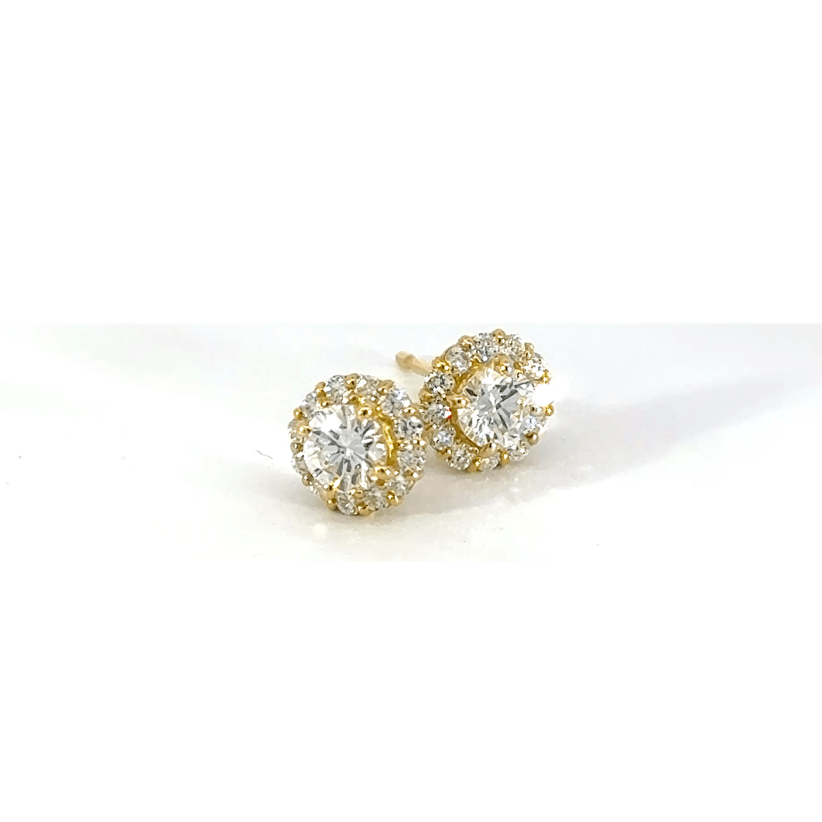 201.K18 取巻きダイヤモンドピアス 0.242ct/0.260ct（中央宝石研究所鑑定書付）