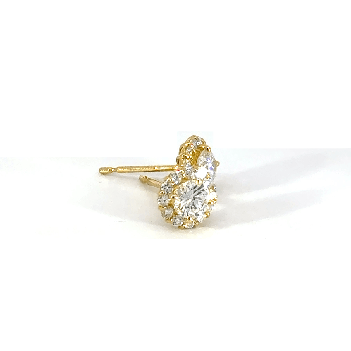 201.K18 取巻きダイヤモンドピアス 0.242ct/0.260ct（中央宝石研究所鑑定書付）