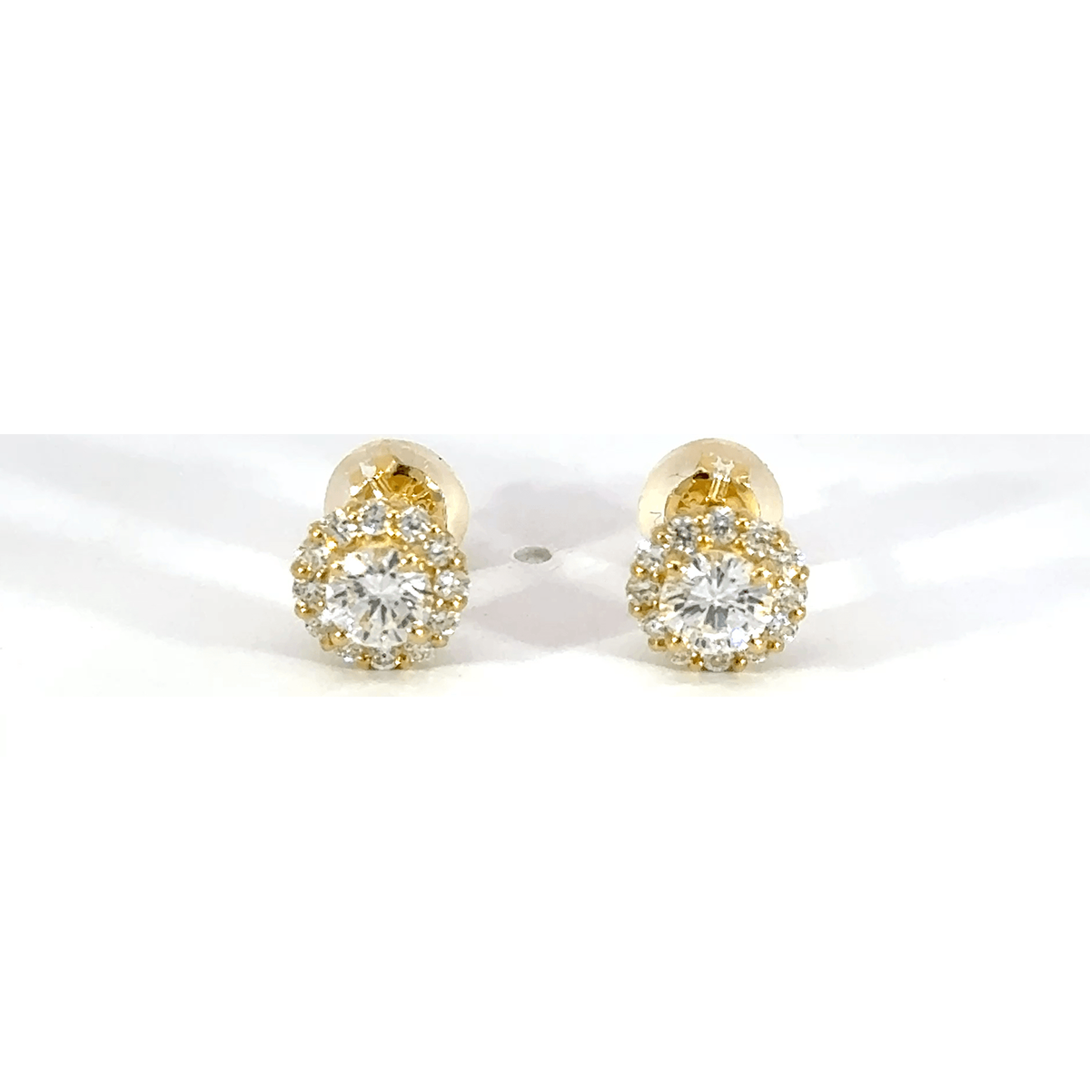 201.K18 取巻きダイヤモンドピアス 0.242ct/0.260ct（中央宝石研究所鑑定書付）